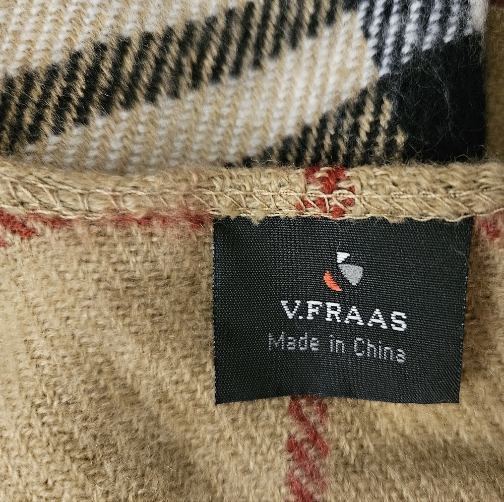 Burberry-Style Scarf / Shawl with Fringe - Picture 6 of 12